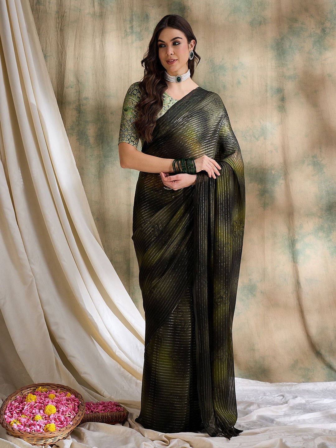 

Suha Woven Design Zari Art Silk Saree, Olive