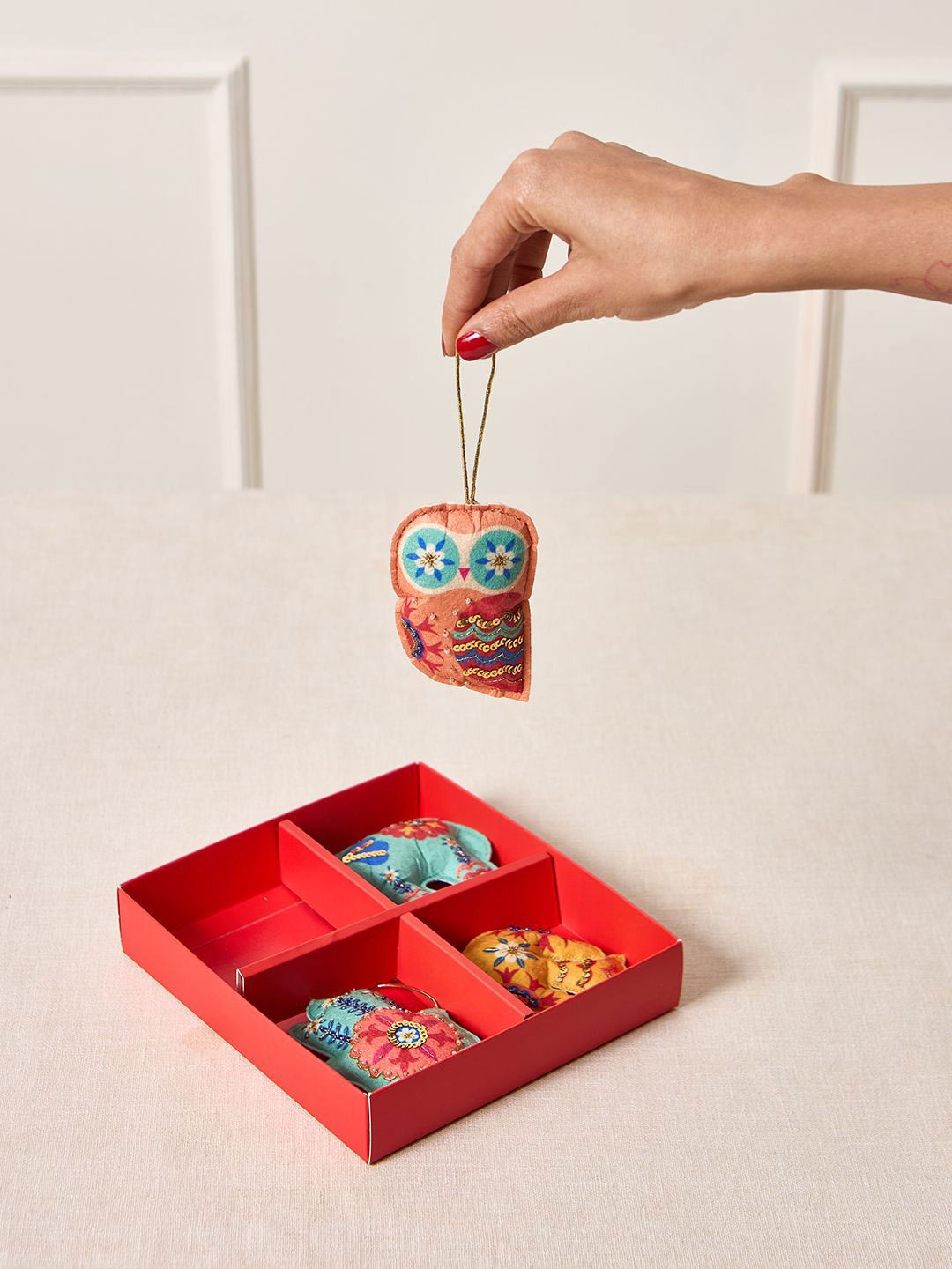 

Chumbak 4 pcs Merry Magical Charms Home Gift Set, Grey