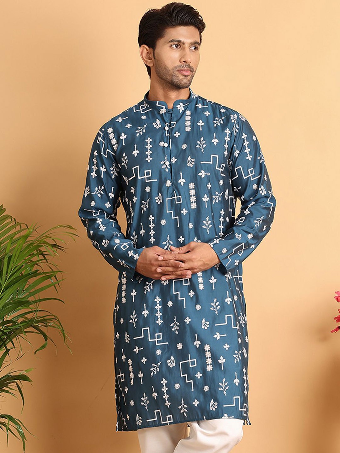 

Jompers Men Floral Embroidered Sequinned Kurta, Blue