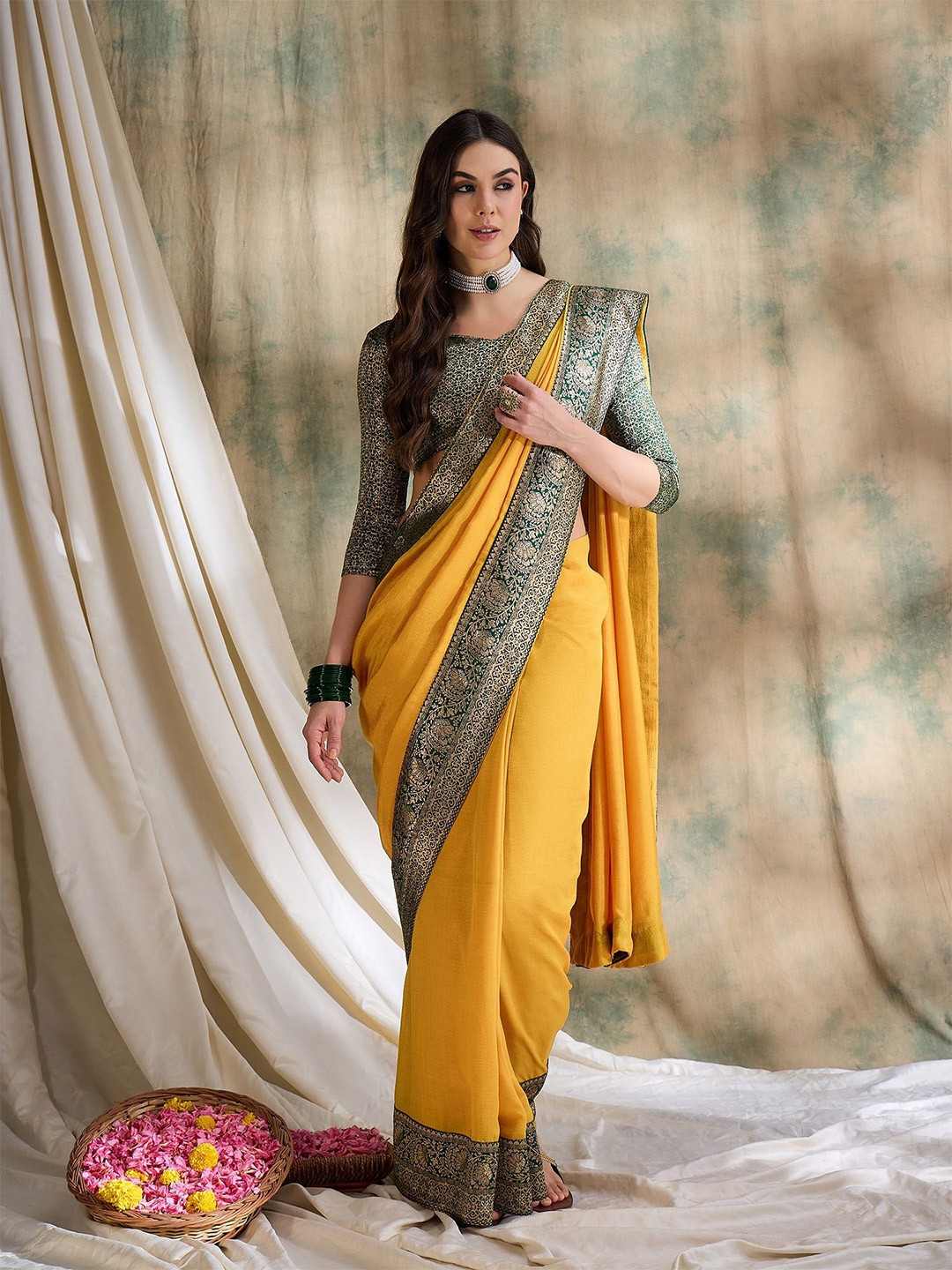 

Suha Zari Art Silk Saree, Yellow
