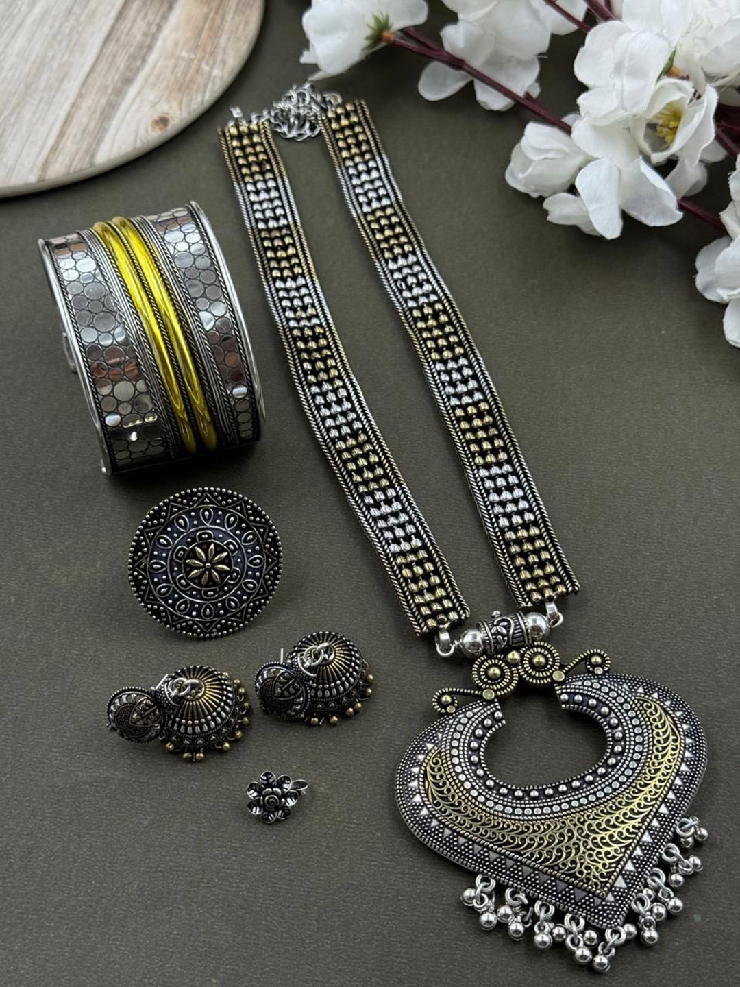 

NAMAN ARTS Silver Plated Oxidised Jewellery Set, Gold