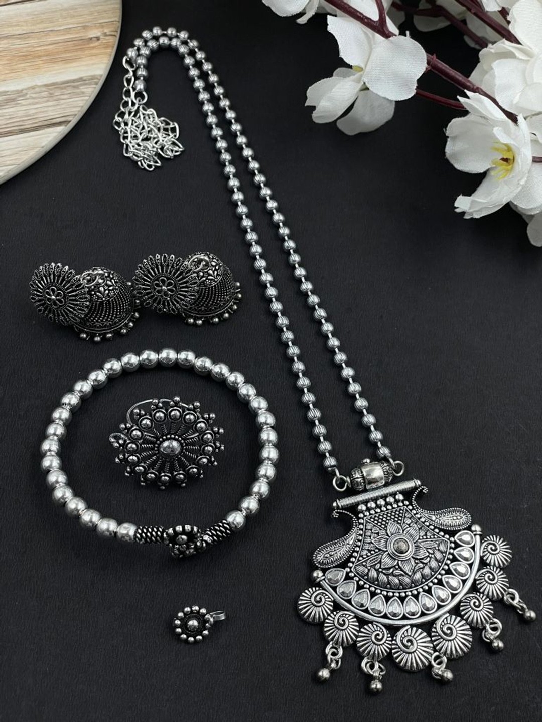 

NAMAN ARTS Silver-Plated Oxidised Chain Pendant Jewellery Set