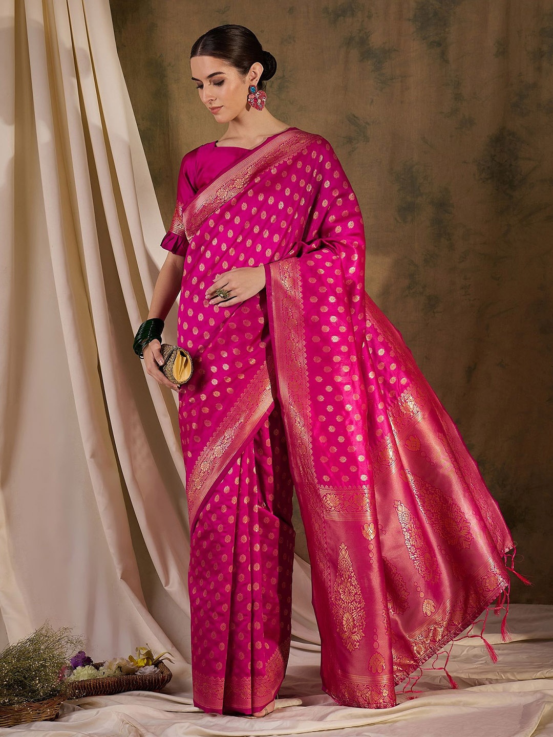 

Suha Woven Design Zari Art Silk Banarasi Saree, Pink