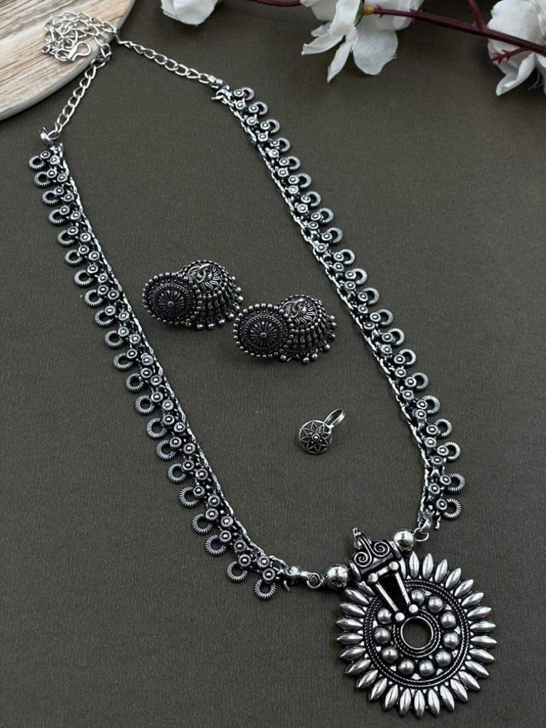 

NAMAN ARTS Devika Silver Plated Oxidised Jewellery Set