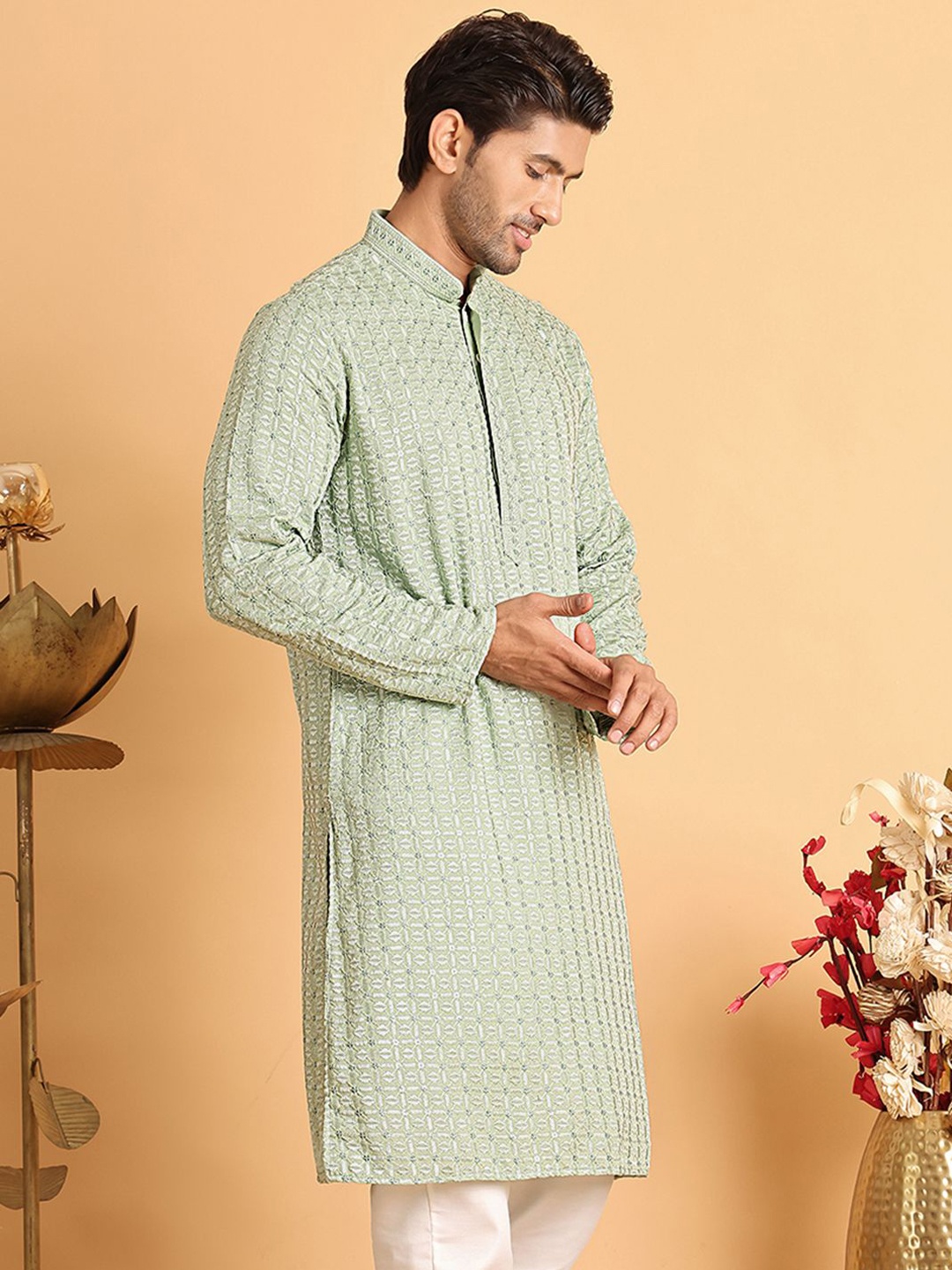 

Anouk Men Geometric Embroidered Chikankari Kurta, Green
