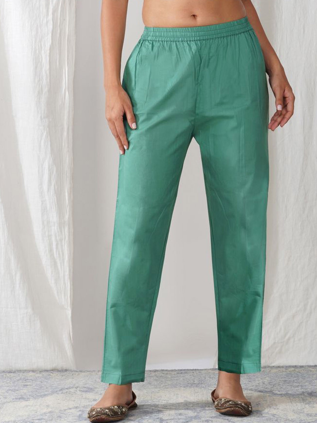 

zuri Women Relaxed Straight Leg Mid-Rise Cotton Trousers, Green