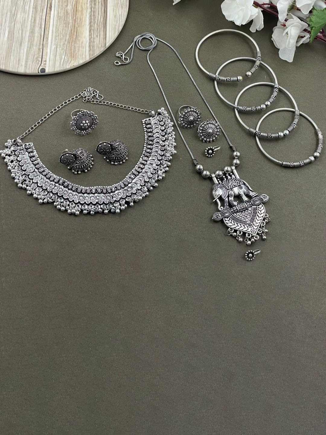 

NAMAN ARTS Mishti Silver-Plated Oxidised Necklace Jewellery Set