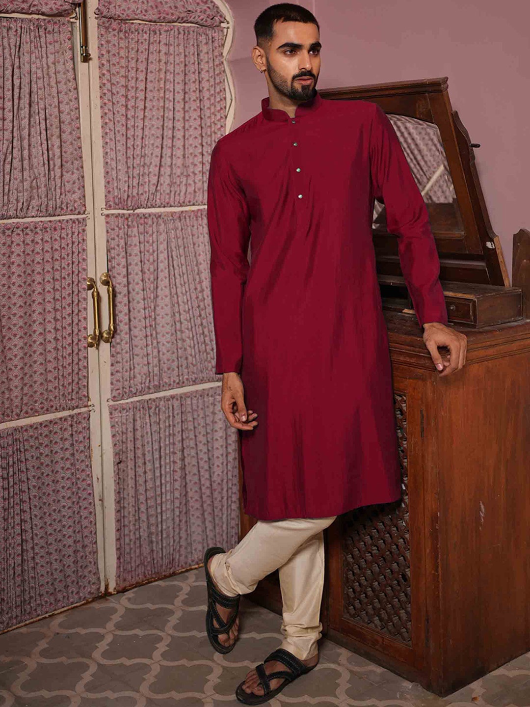 

Ethnic India Men Striped Kurta, Red