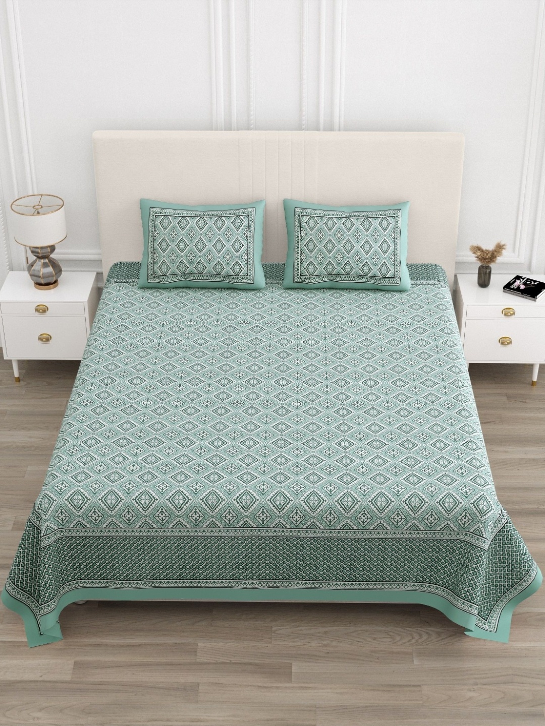 

Jinaya's Green & White Ethnic Motifs 210 TC Pure Cotton King Bedsheet Set 2.28 m x 2.74 m