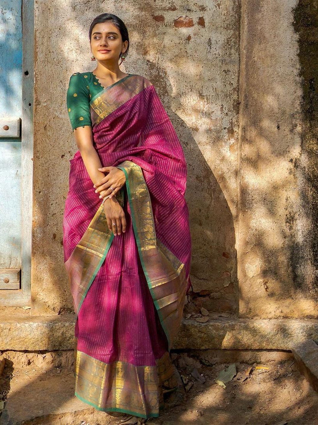 

KALINI Striped Woven Design Zari Banarasi Saree, Magenta