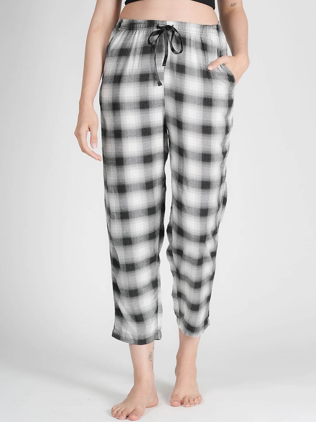 

Style Shoes Women Checked Mid-Rise Lounge Pants, White