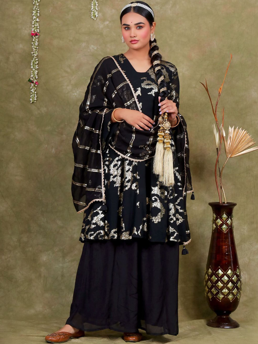 

EARTH O FAB Women Embroidered Regular Sequinned Kurta with Sharara & With Dupatta, Black