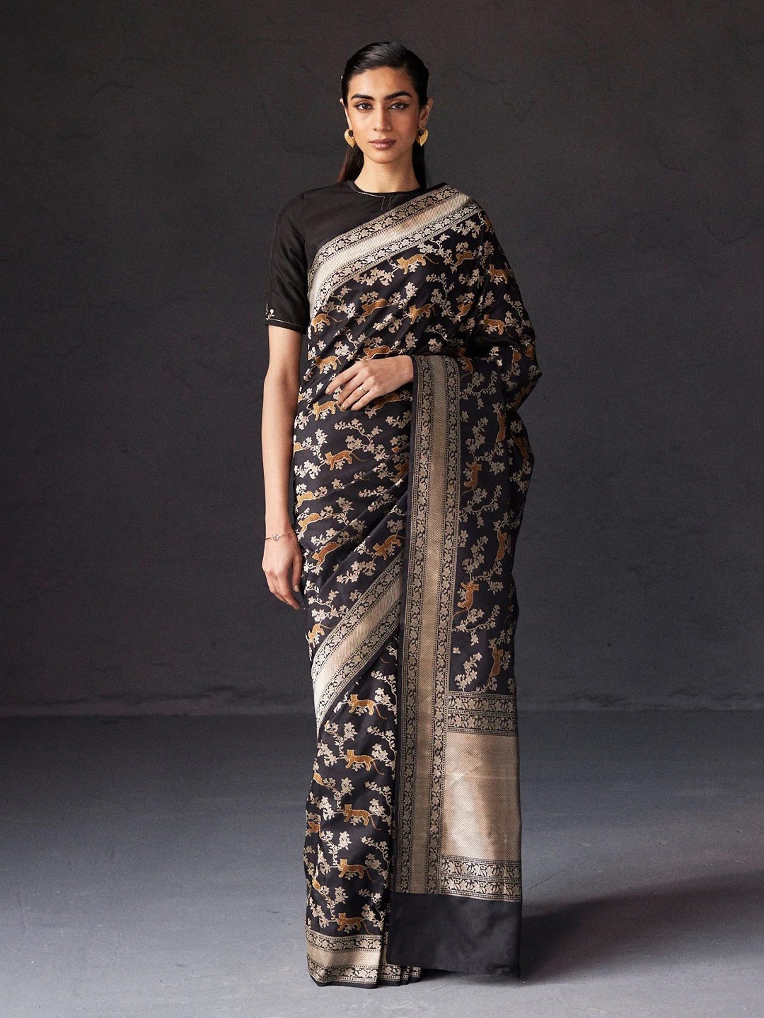 

KALINI Woven Design Zari Banarasi Saree, Black