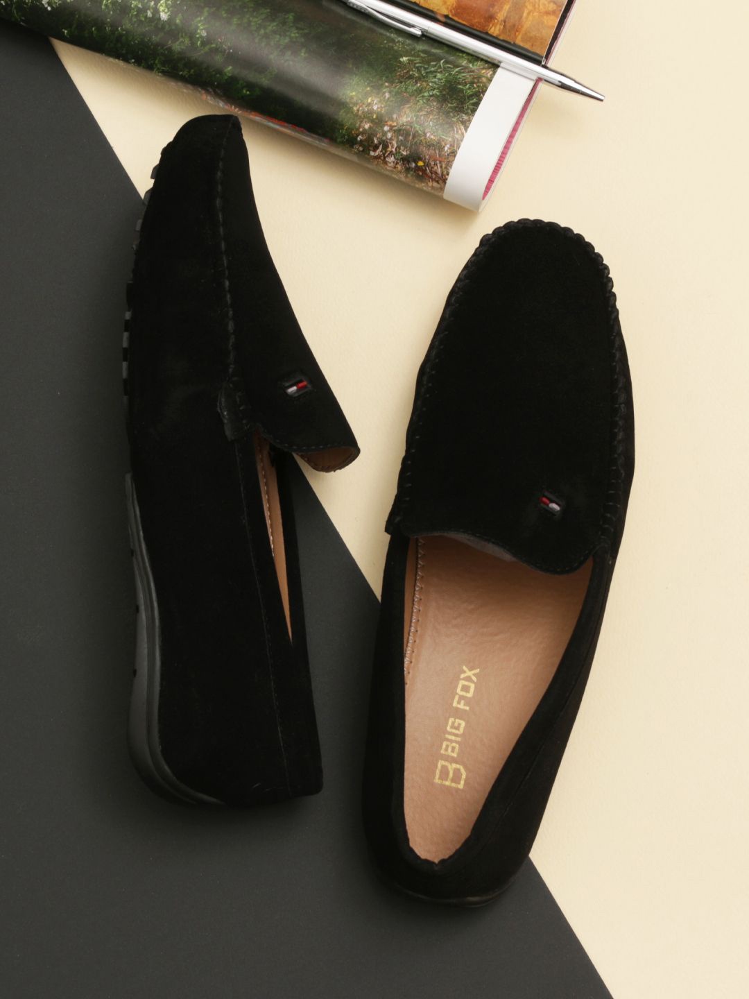 

Big Fox Men Slip-On Colourblocked Suede Loafers, Black