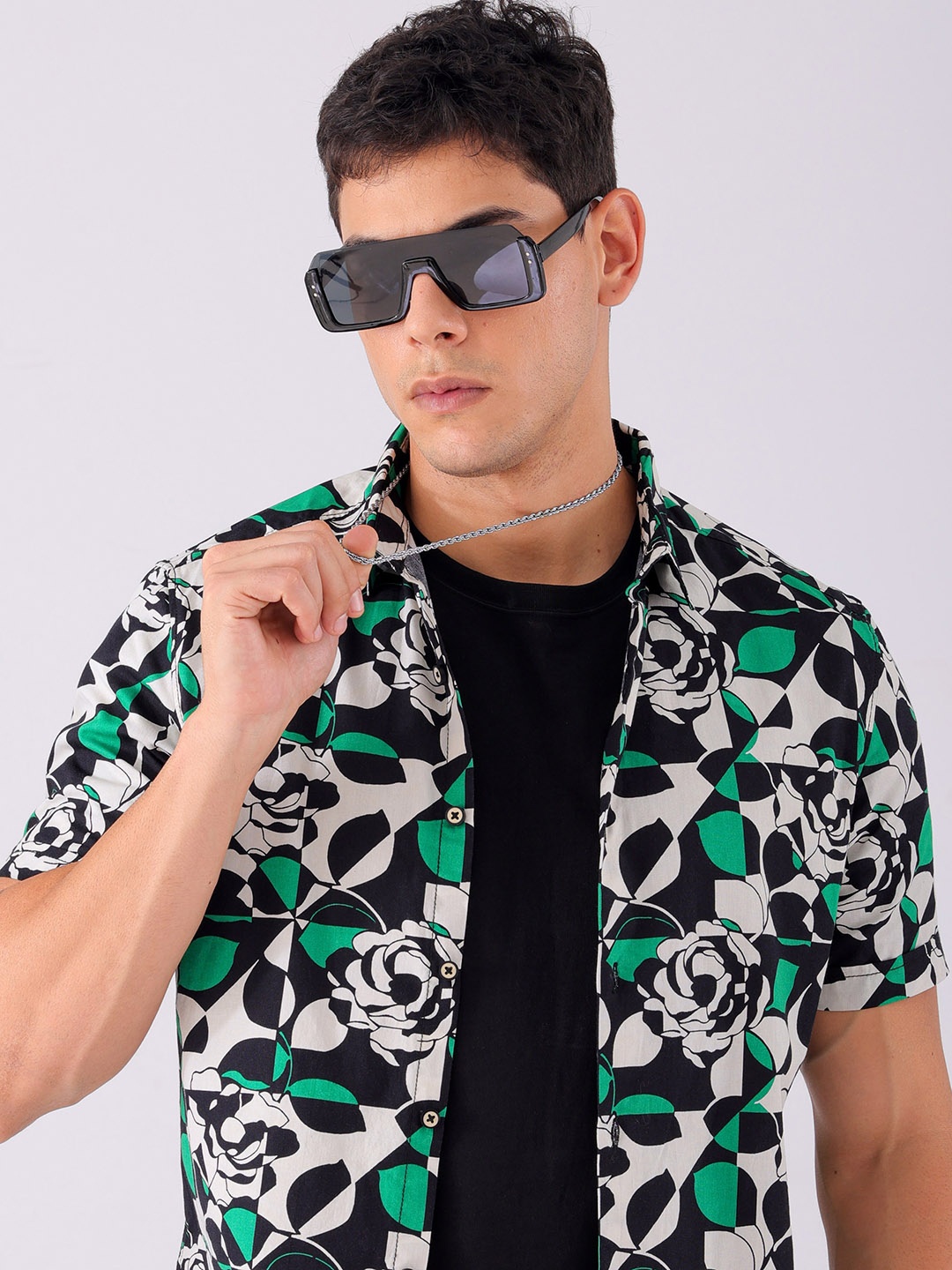 

The Indian Garage Co Men Slim Fit Abstract Printed Resortwear Shirt, Cream