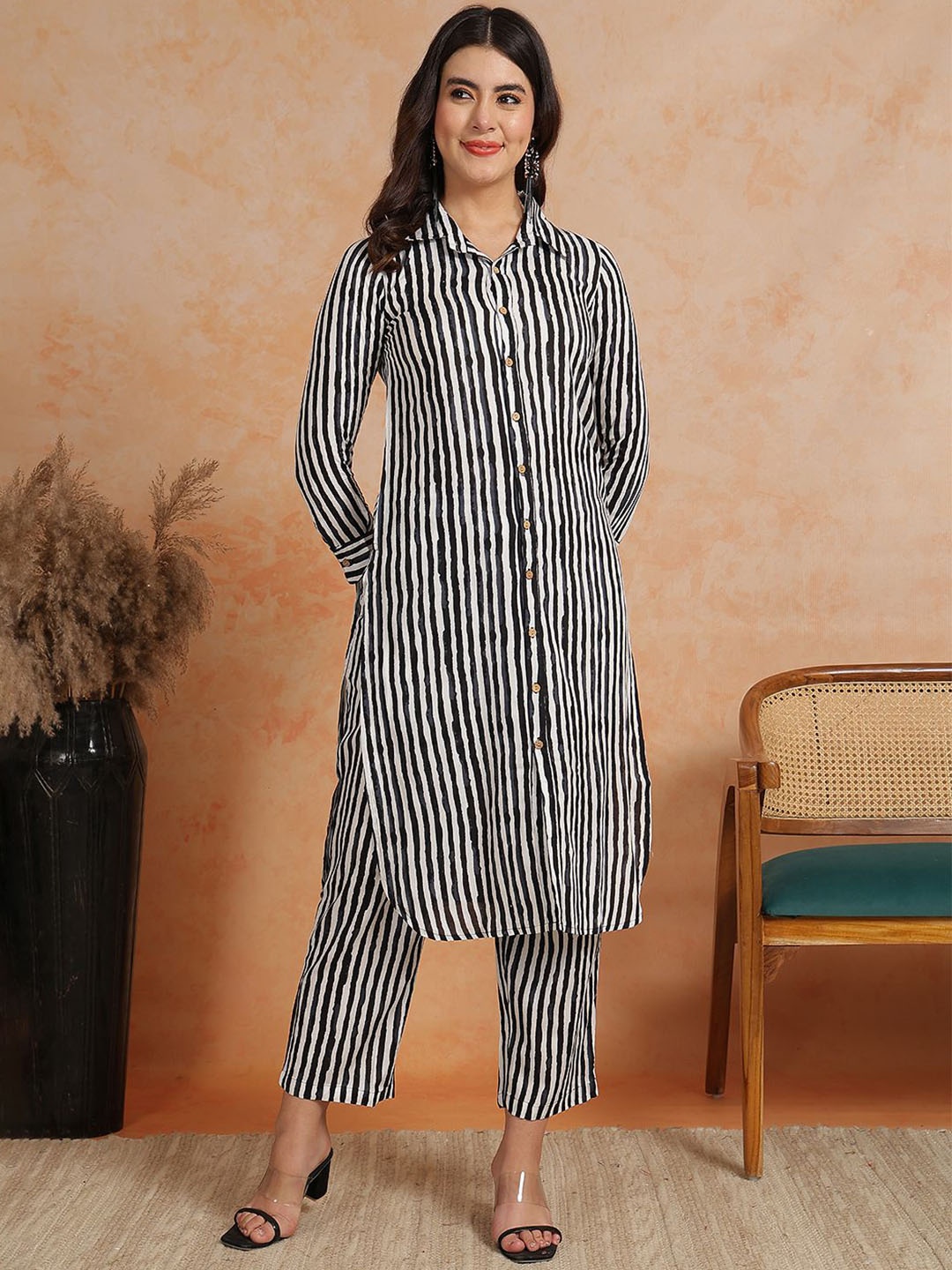 

antaran Women Striped Regular Kurta with Trousers, Grey