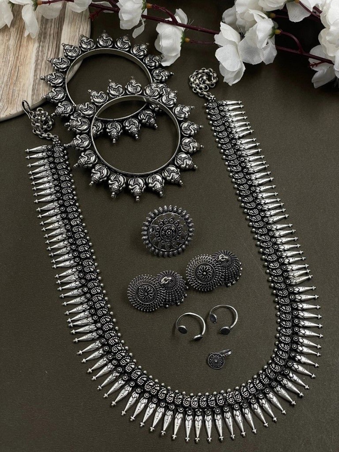 

NAMAN ARTS Silver Plated Oxidised Jewellery Set