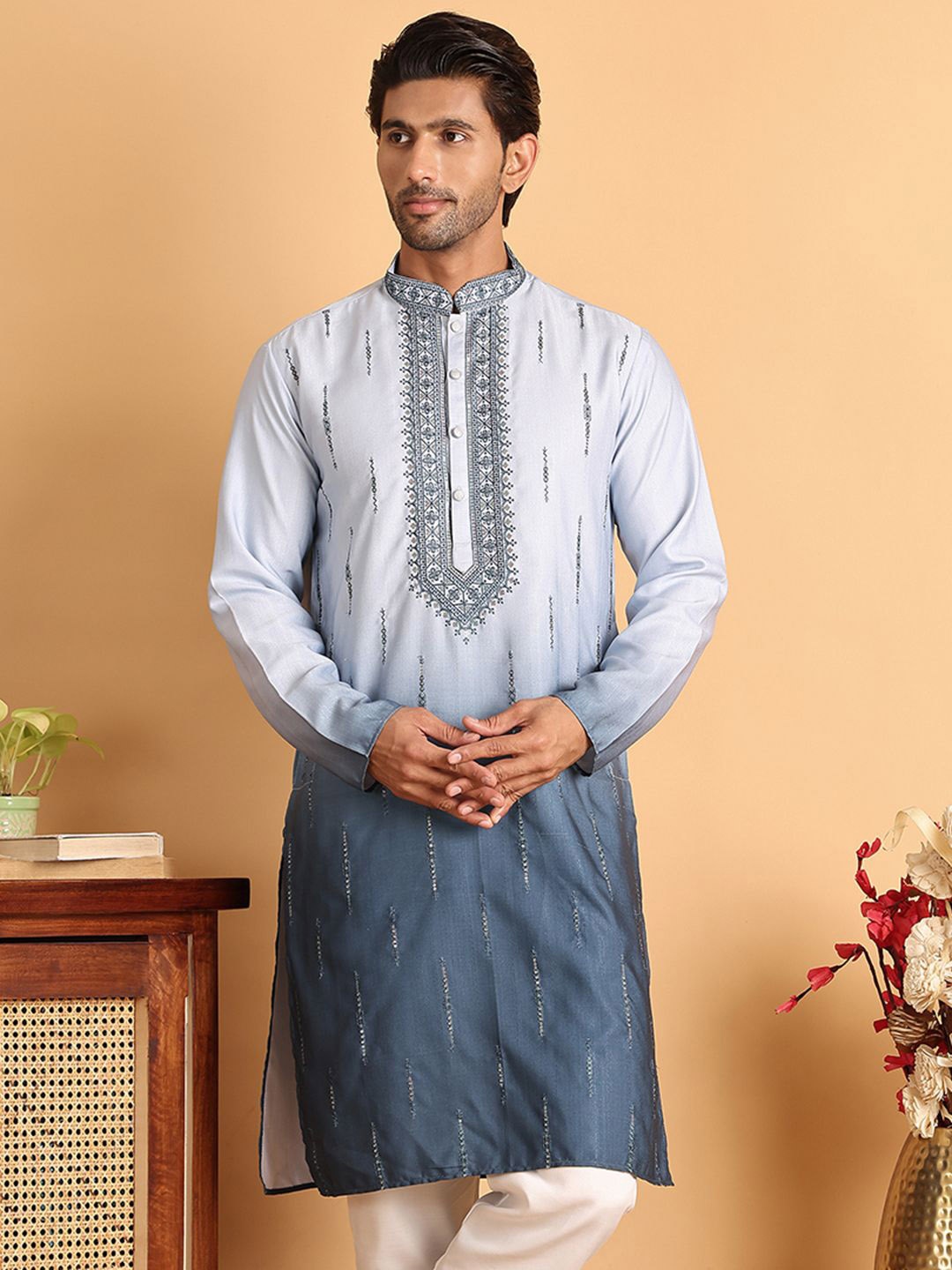 

Jompers Men Floral Embroidered Sequinned Kurta, Blue