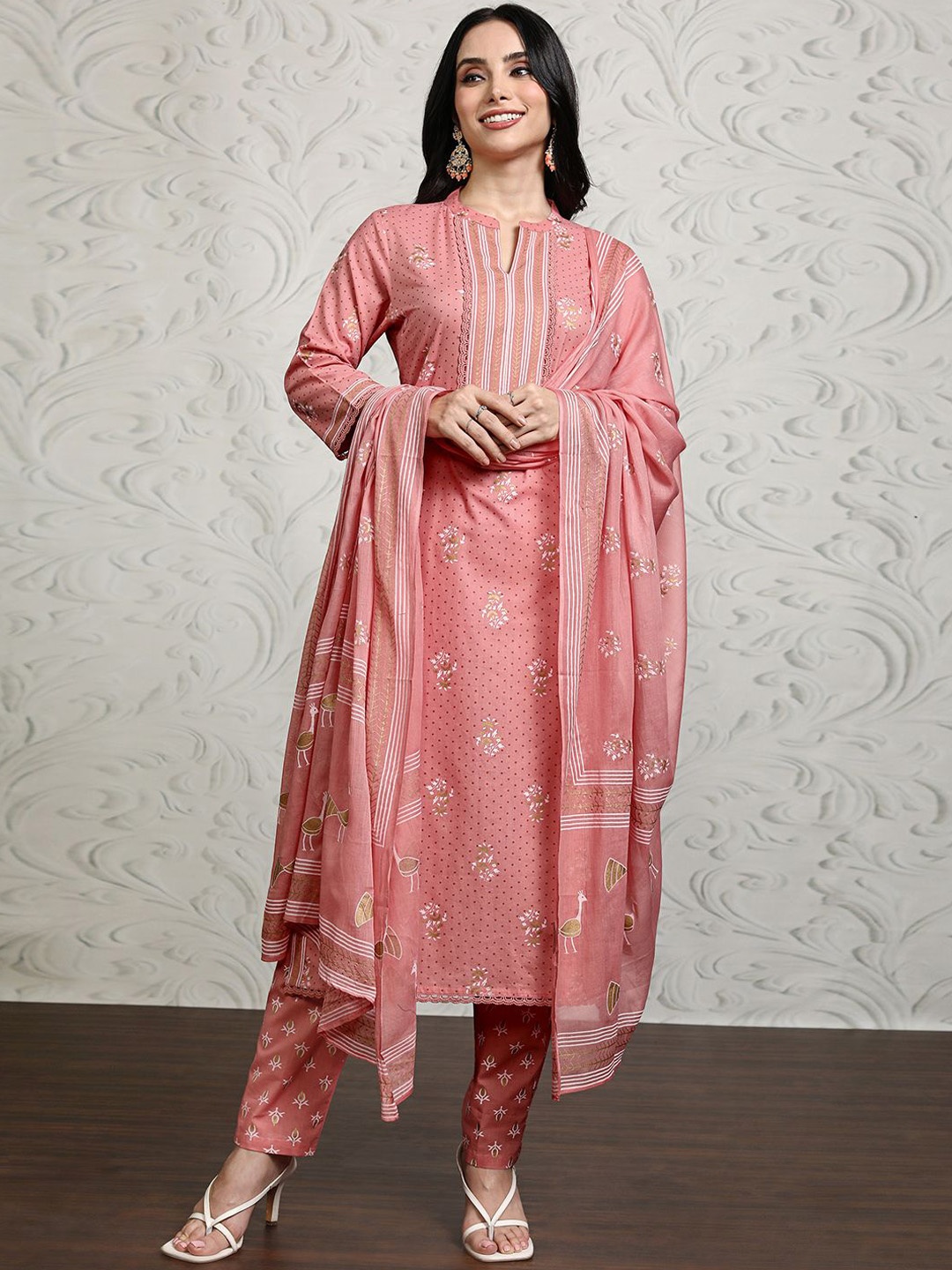 

Vishudh Women Floral Printed Regular Pure Cotton Kurta with Trousers & With Dupatta, Pink