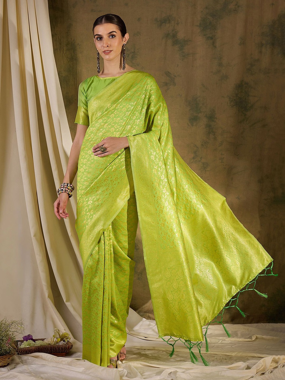 

Suha Woven Design Zari Art Silk Ready to Wear Banarasi Saree, Green