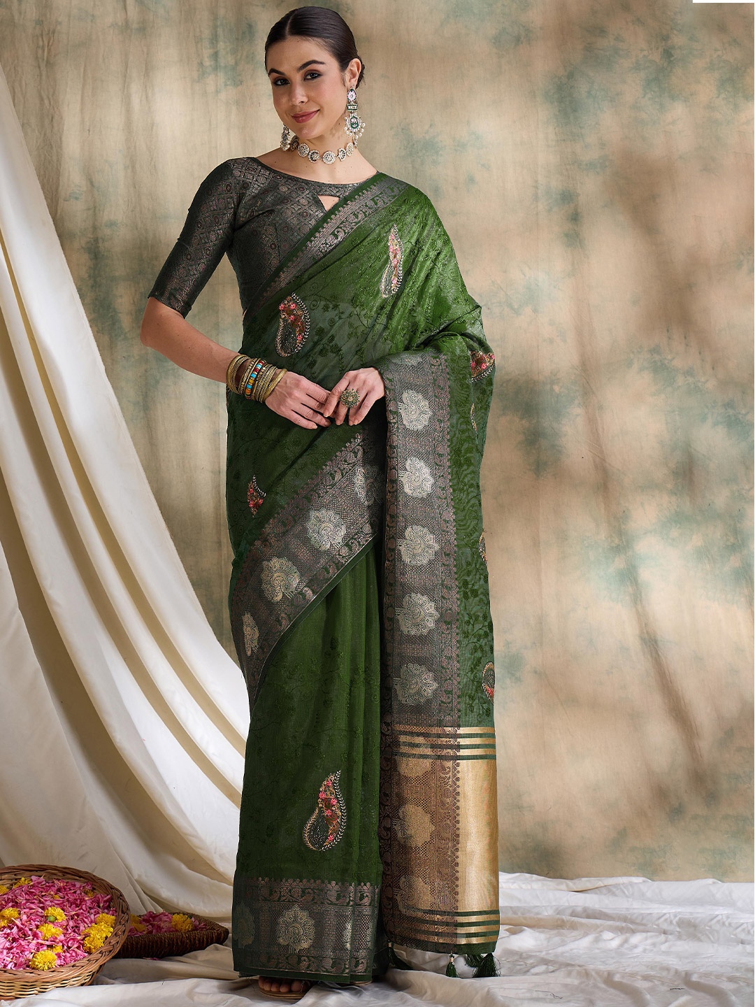 

Suha Floral Zari Saree, Olive