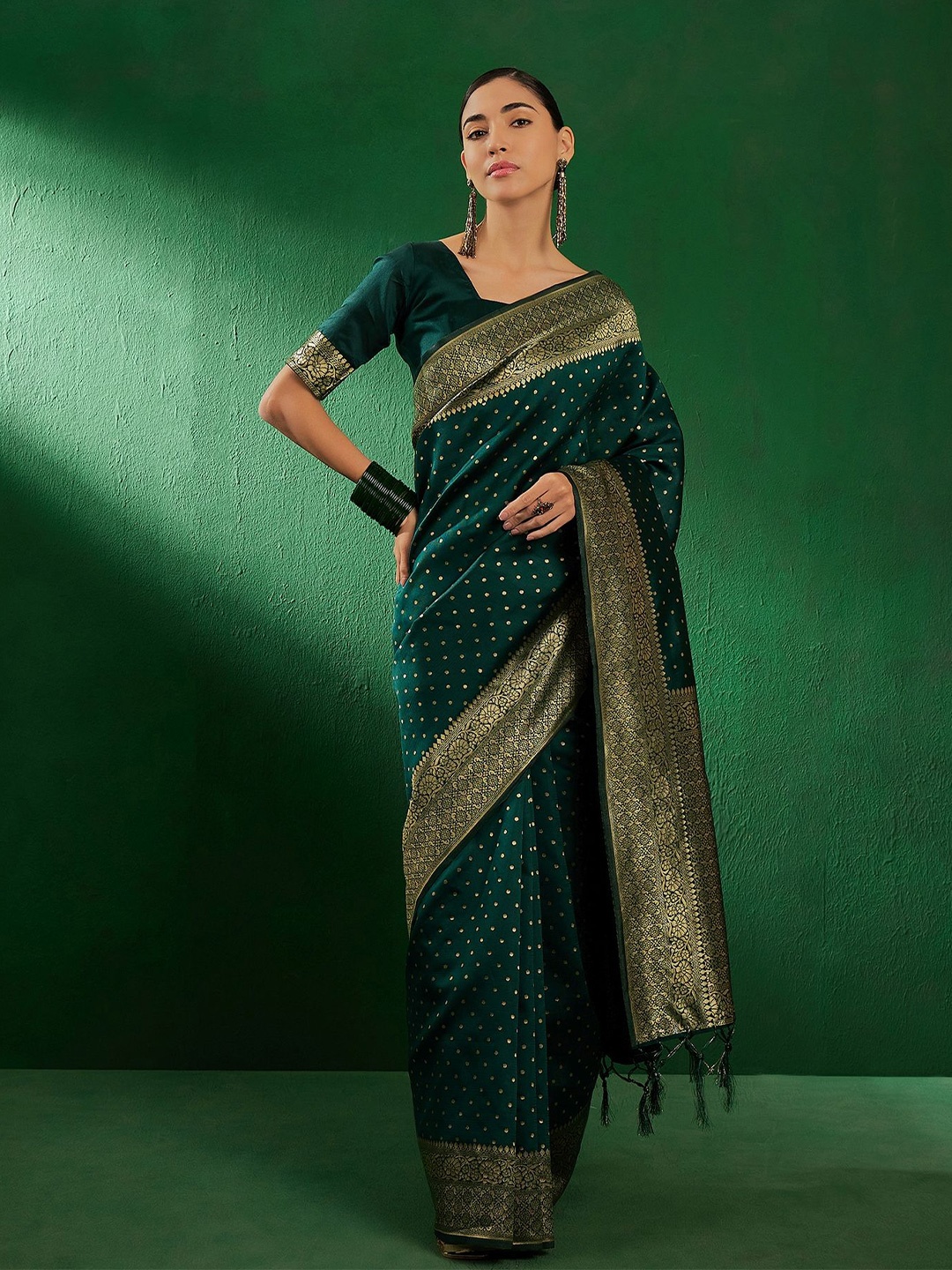

Suha Woven Design Zari Art Silk Banarasi Saree, Green