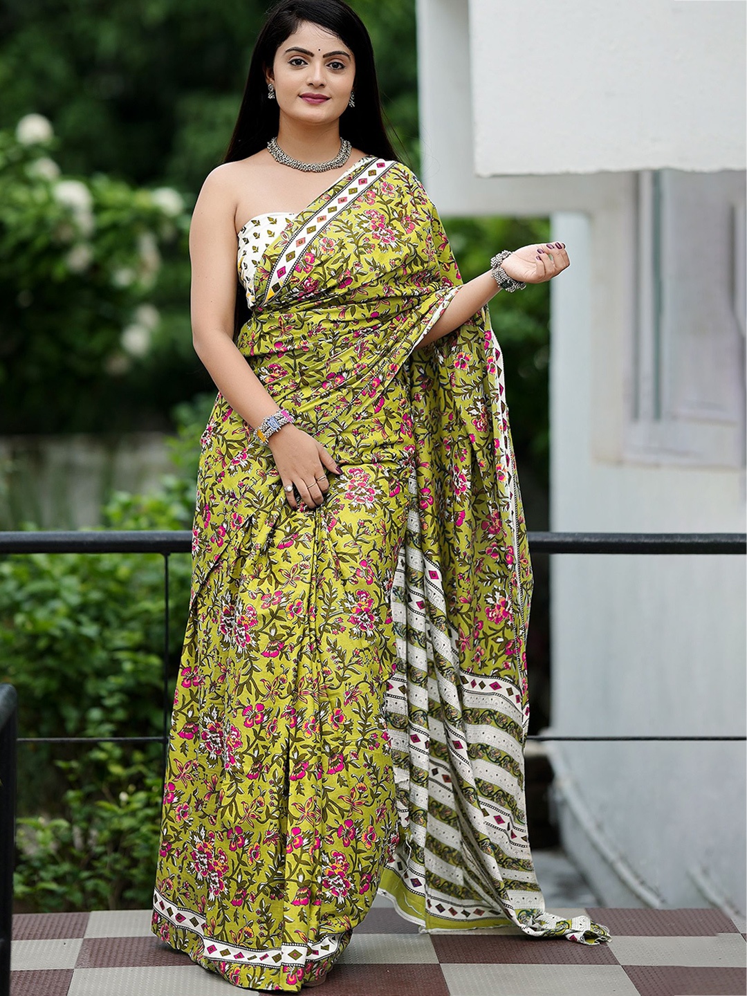 

HERE&NOW Pure Cotton Floral Printed Bhagalpuri Saree, Yellow