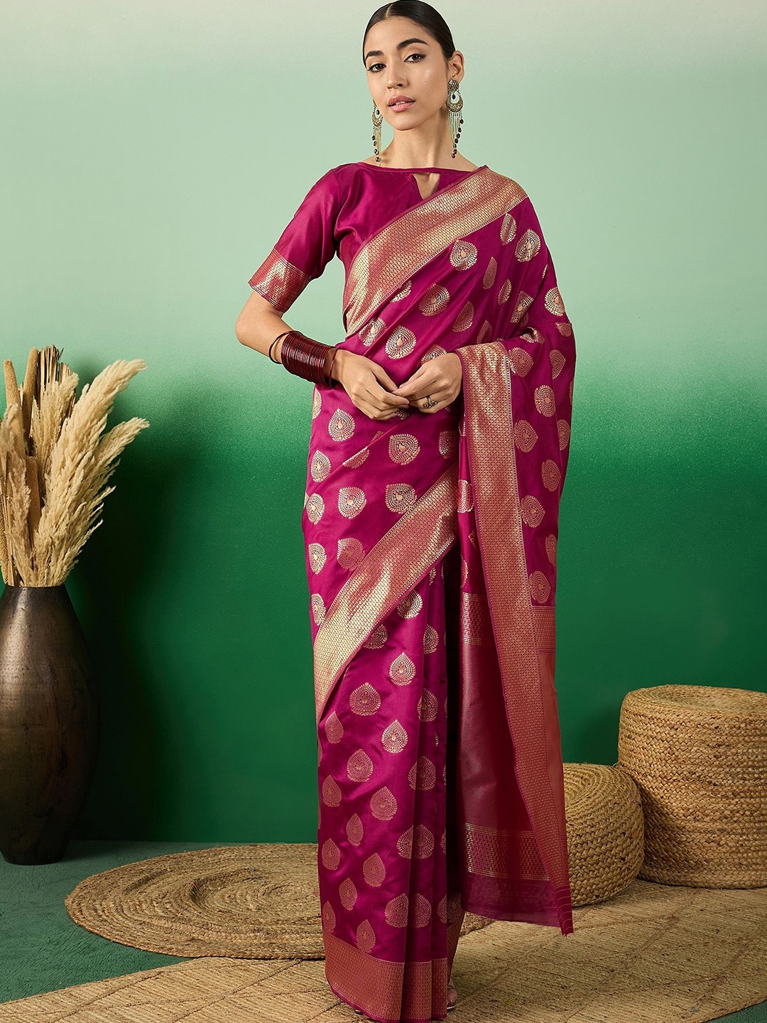 

Suha Woven Design Zari Art Silk Banarasi Saree, Magenta