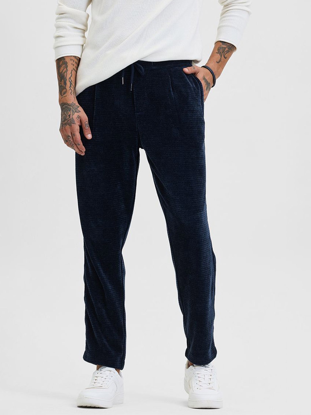 

Snitch Men Relaxed Loose Fit Pleated Trousers, Navy blue