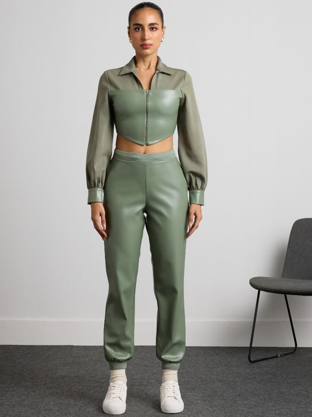 

Muvazo Shirt Collar Long Sleeves Shirt With Jogger, Green