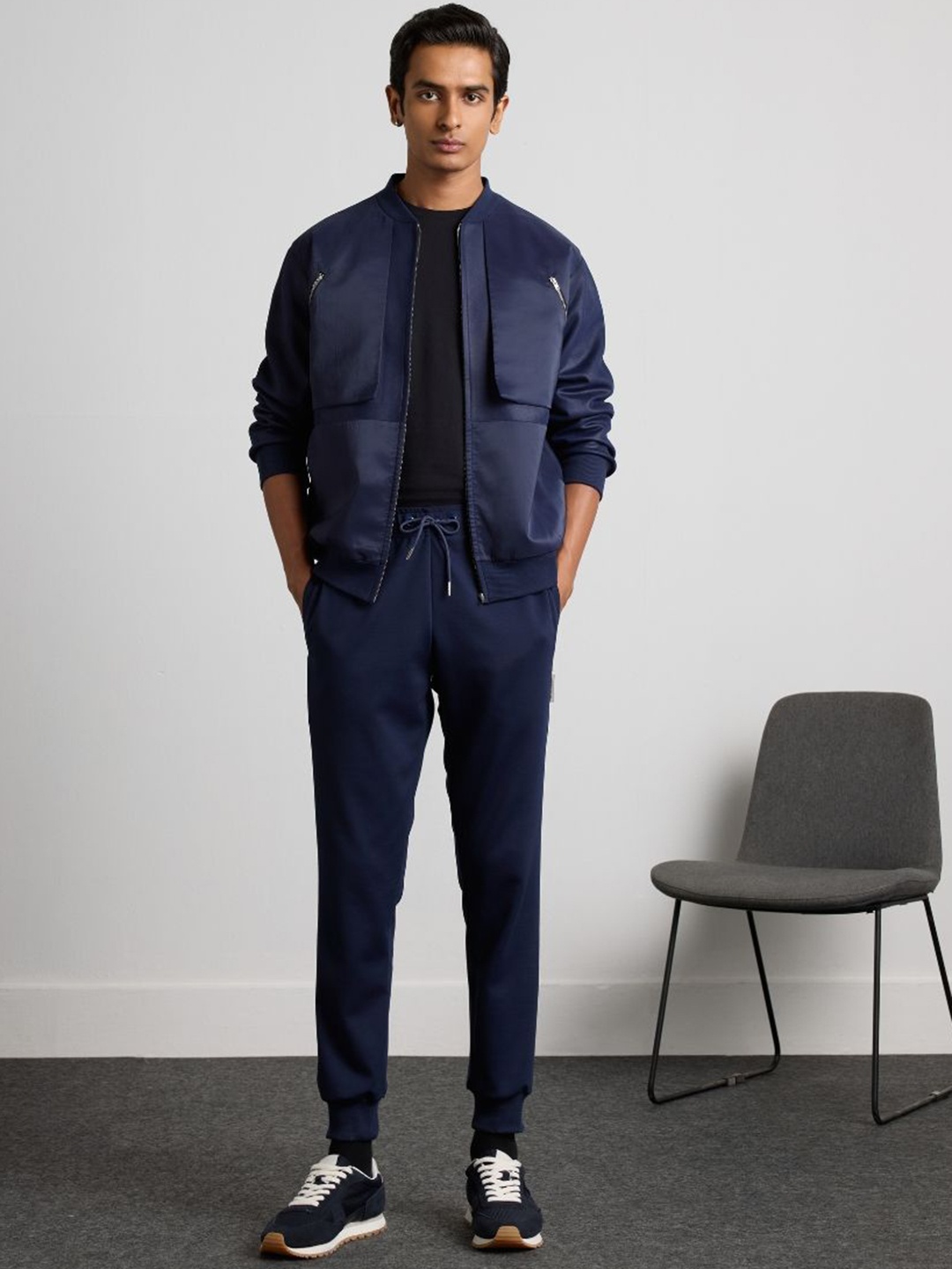 

Muvazo Mandarin Collar Long Sleeves Sweatshirt With Jogger, Navy blue