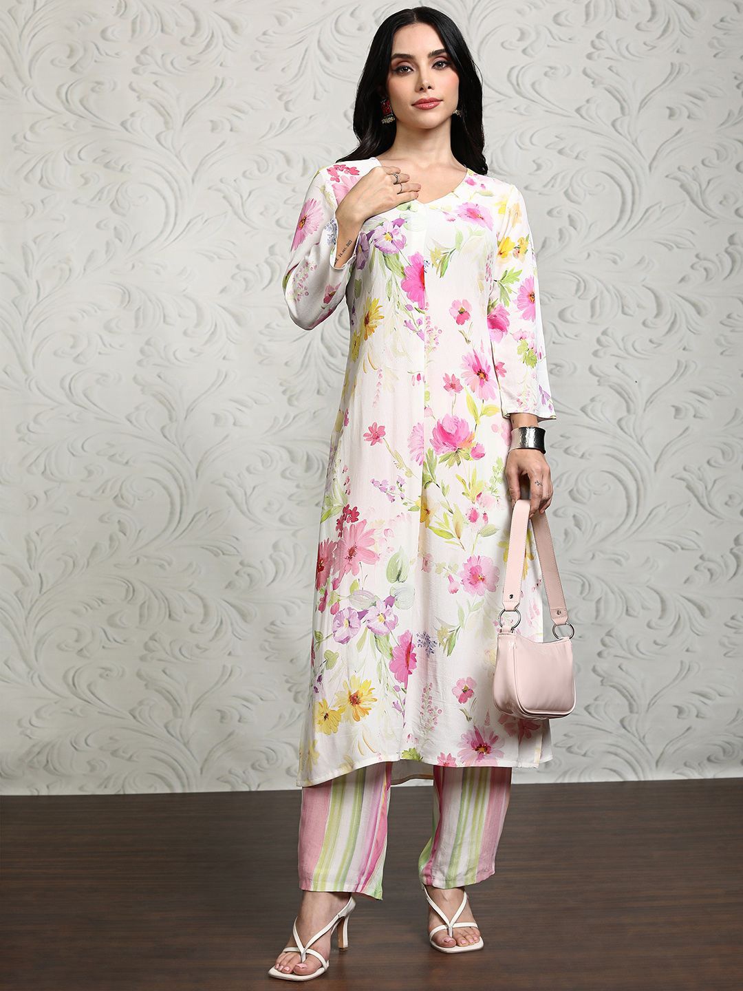 

Vishudh Women Floral Printed Regular Kurta with Trousers, White