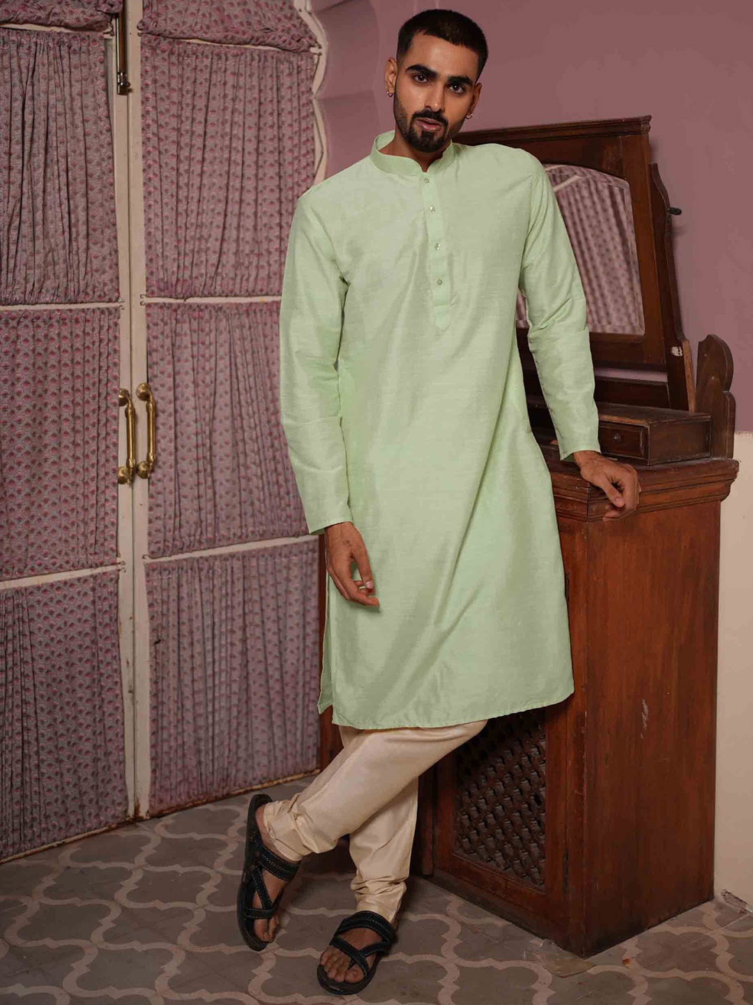 

Ethnic India Men Striped Kurta, Green