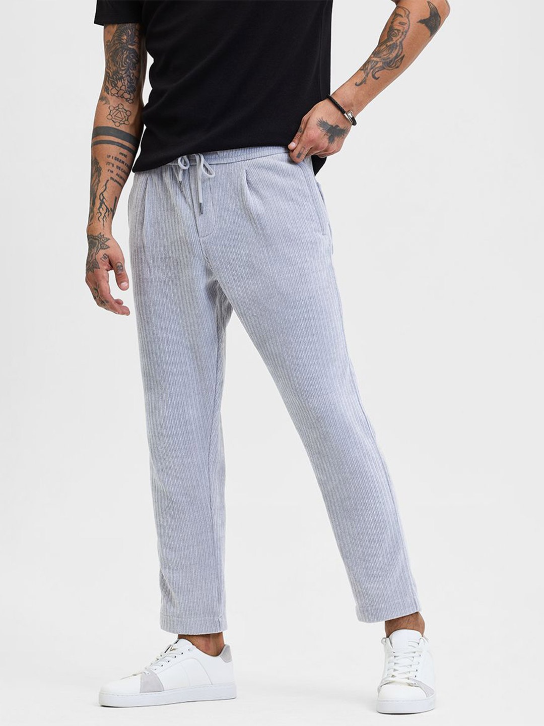 

Snitch Men Relaxed Loose Fit Pleated Trousers, Grey