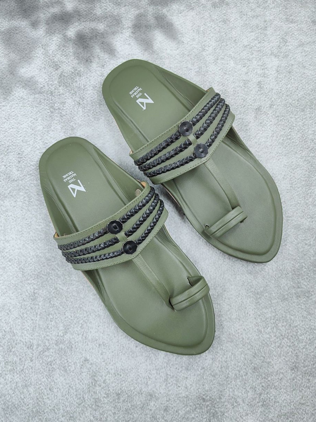 

THE MADRAS TRUNK Men Comfort Sandals, Olive