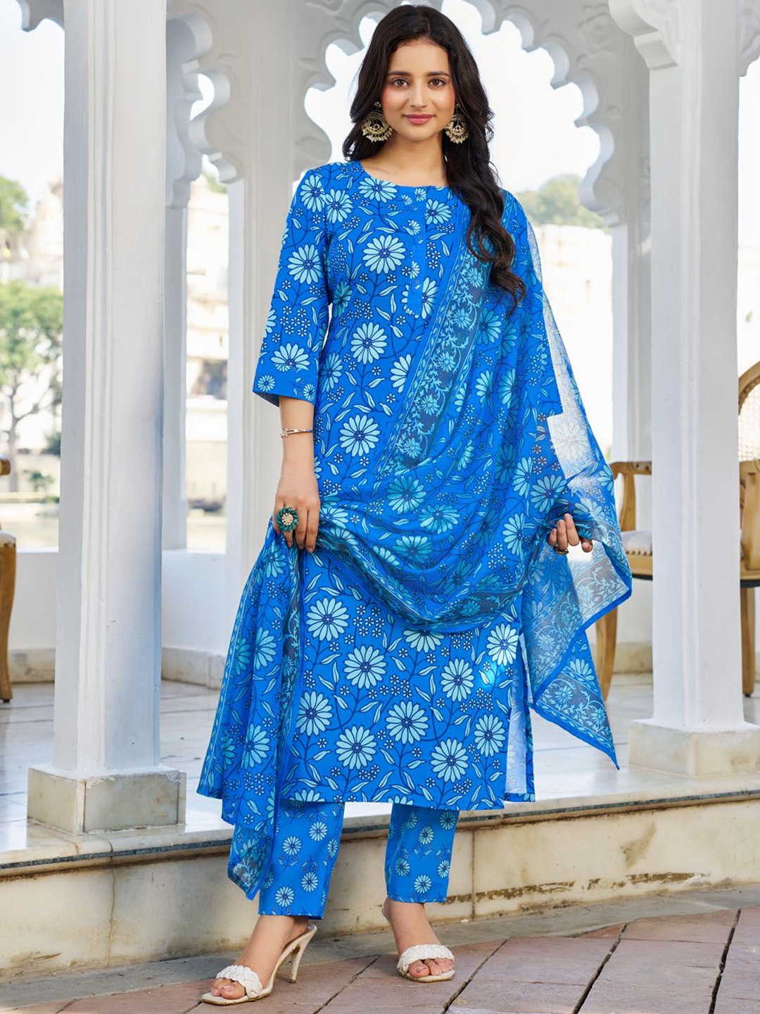 

Krimmple Women Floral Printed Regular Kurta with Trousers & With Dupatta, Blue