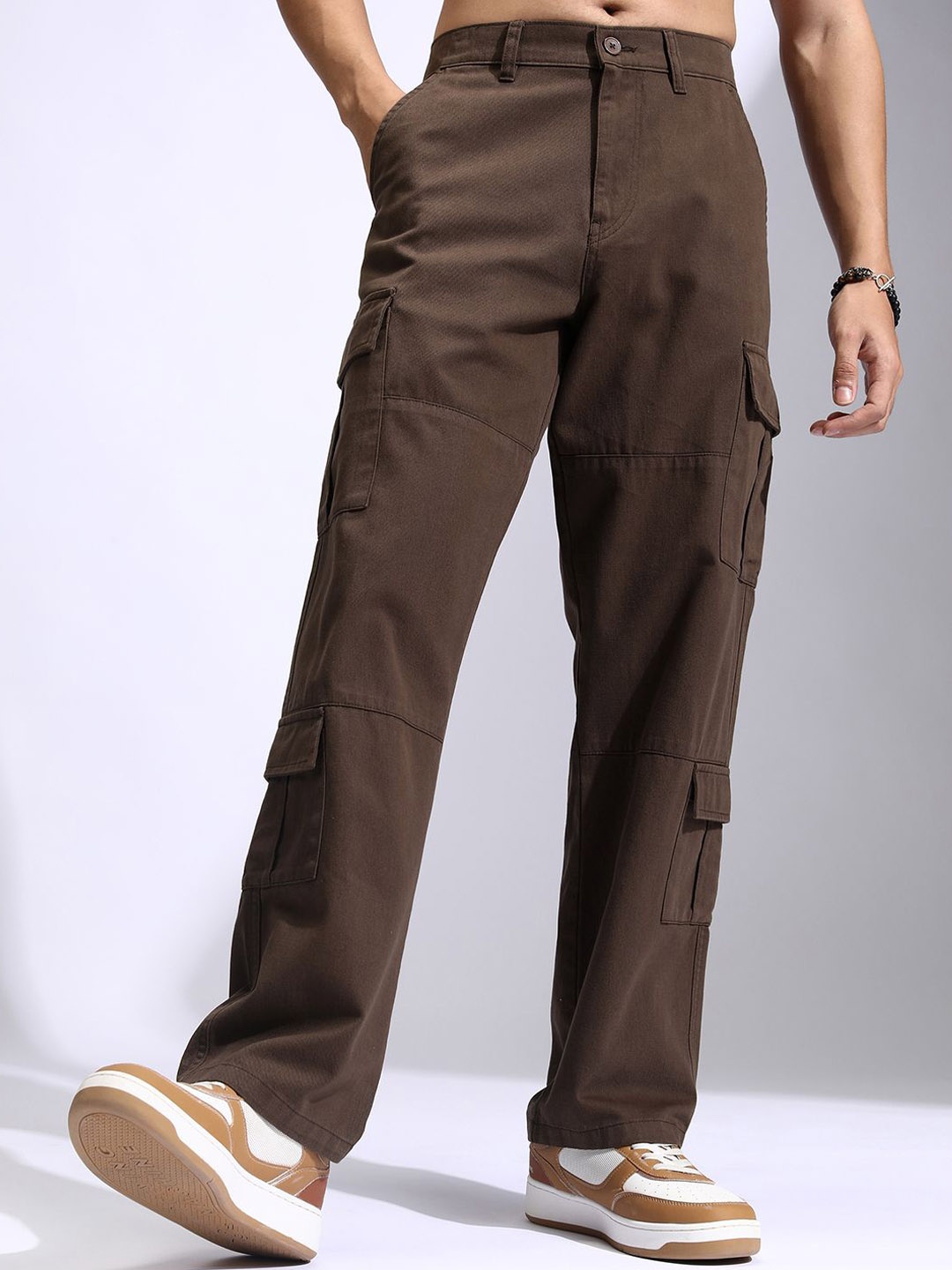 

HIGHLANDER Men Straight Fit Cargos Trousers, Brown