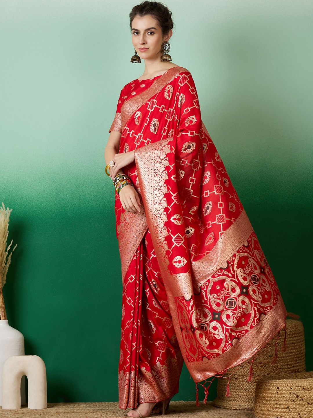 

Suha Woven Design Zari Art Silk Saree, Red