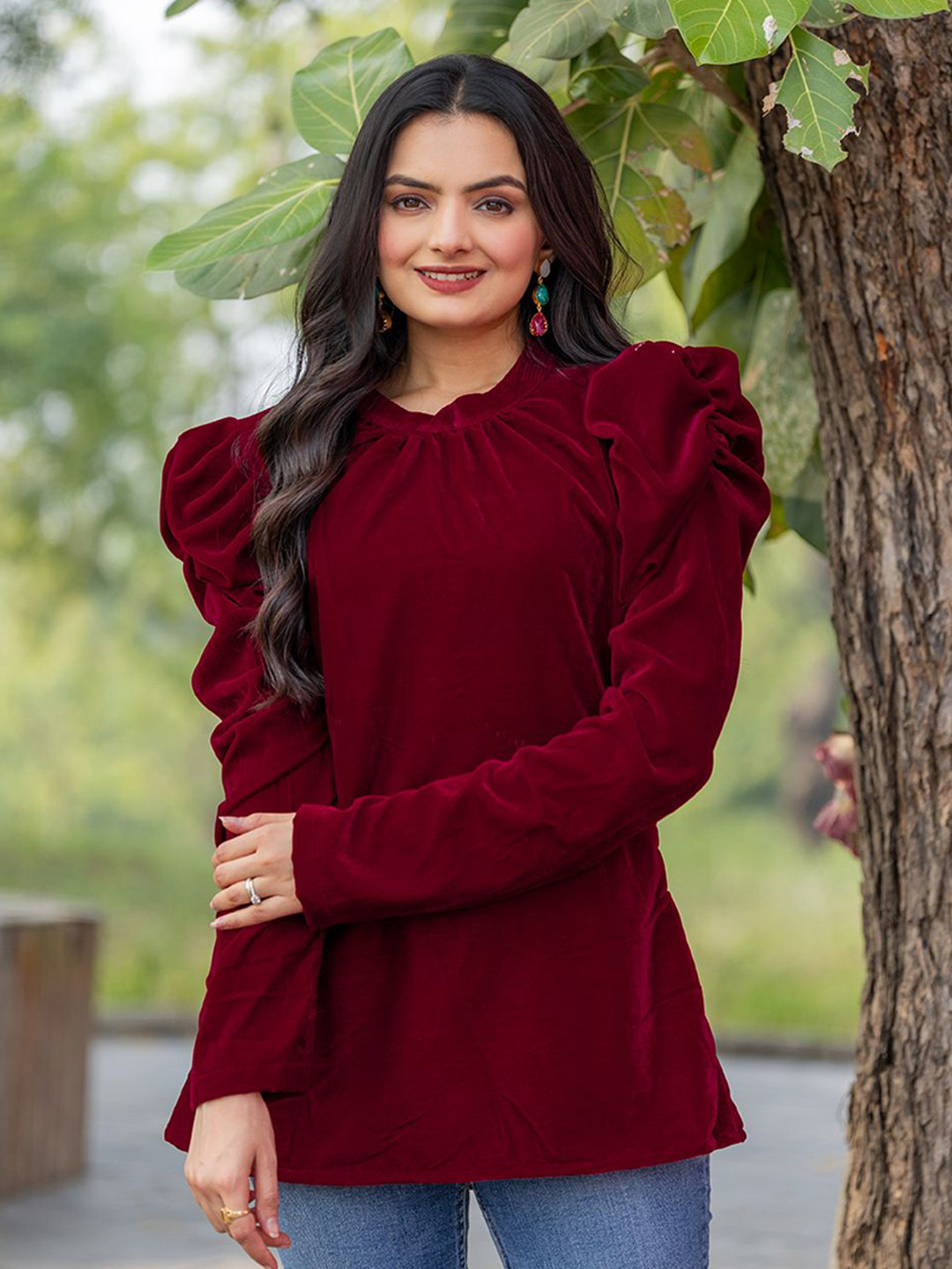

WEAVLLITE Choker Neck Puff Sleeve Velvet Top, Maroon