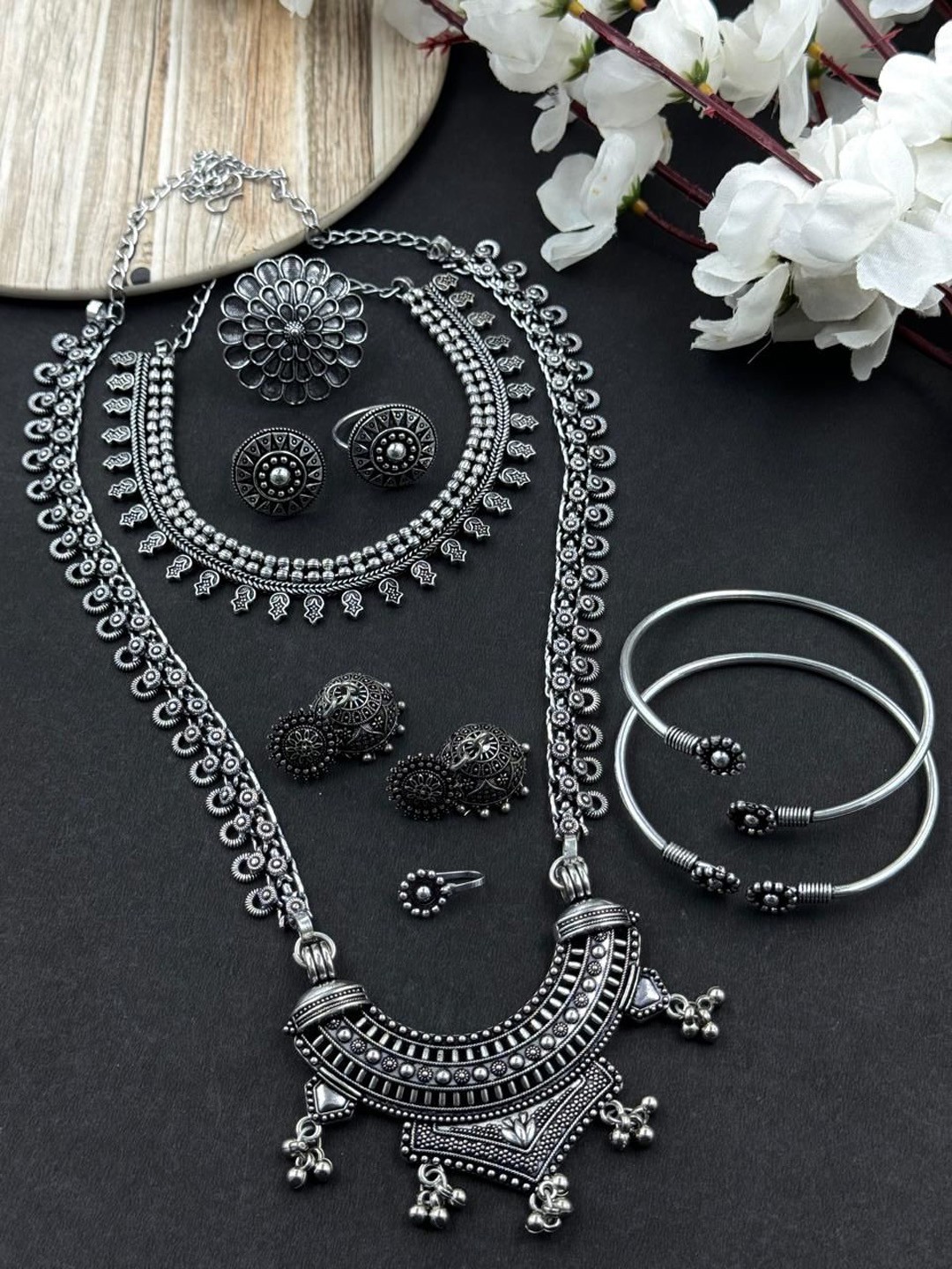 

NAMAN ARTS Silver Plated Oxidised Jewellery Set