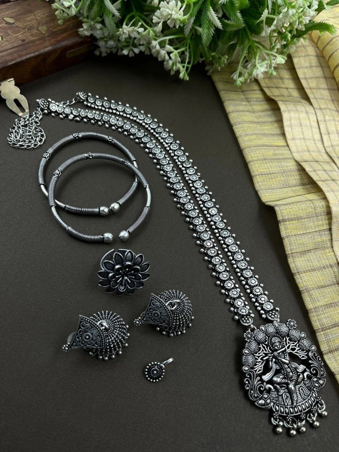 

NAMAN ARTS Silver Plated Oxidised Jewellery Set