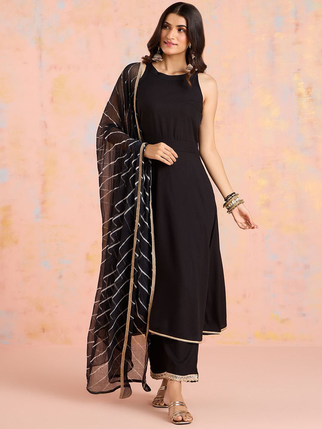 

Likha Women Regular Kurta with Pyjamas & With Dupatta, Black