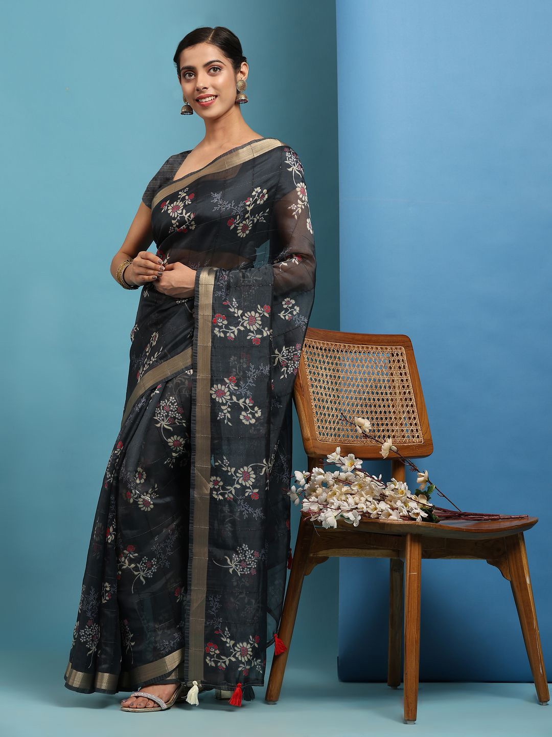 

Anouk Floral Zari Saree, Navy blue