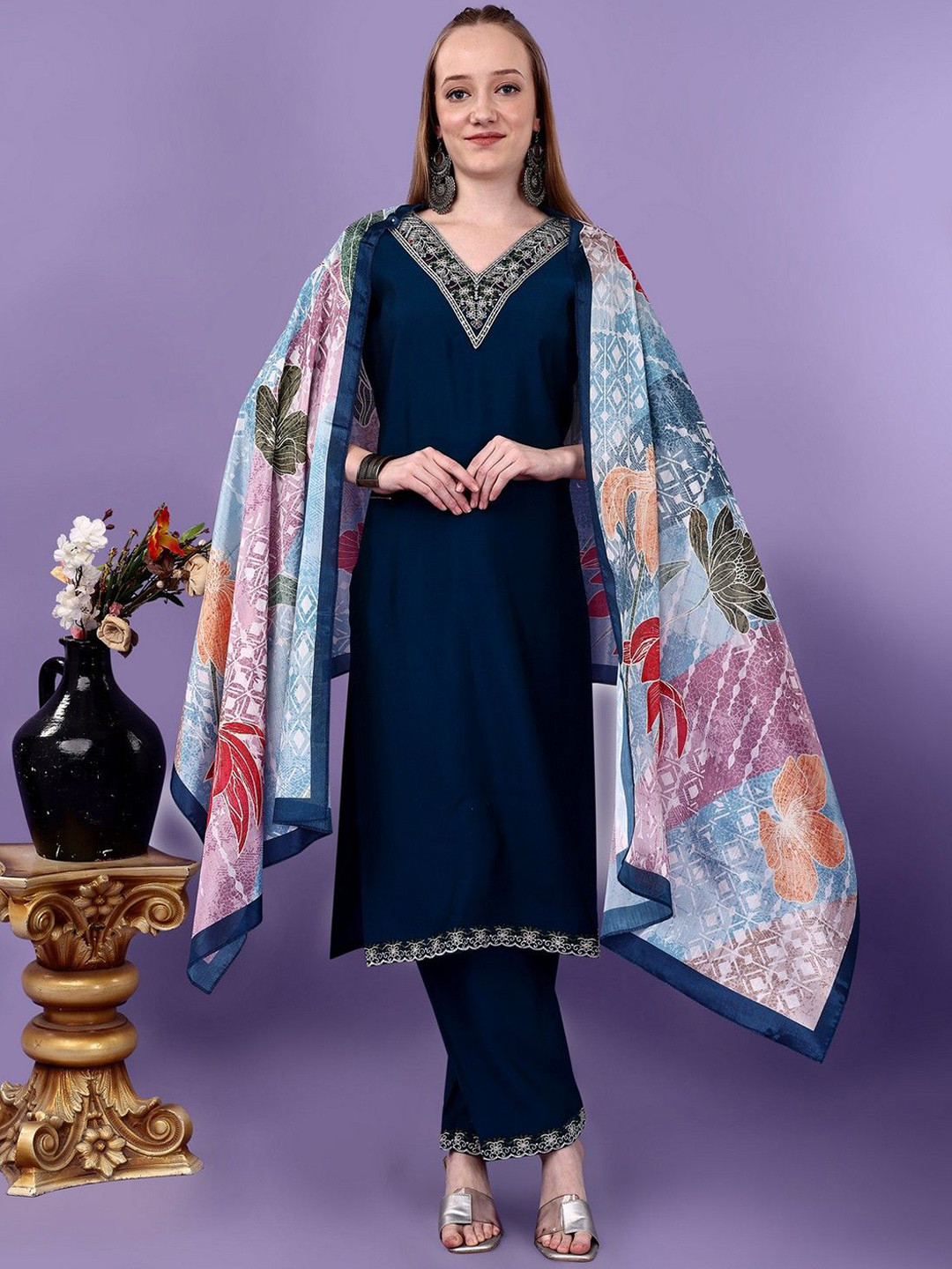 

BERISTON Women Floral Embroidered Regular Thread Work Kurta with Trousers & With Dupatta, Navy blue