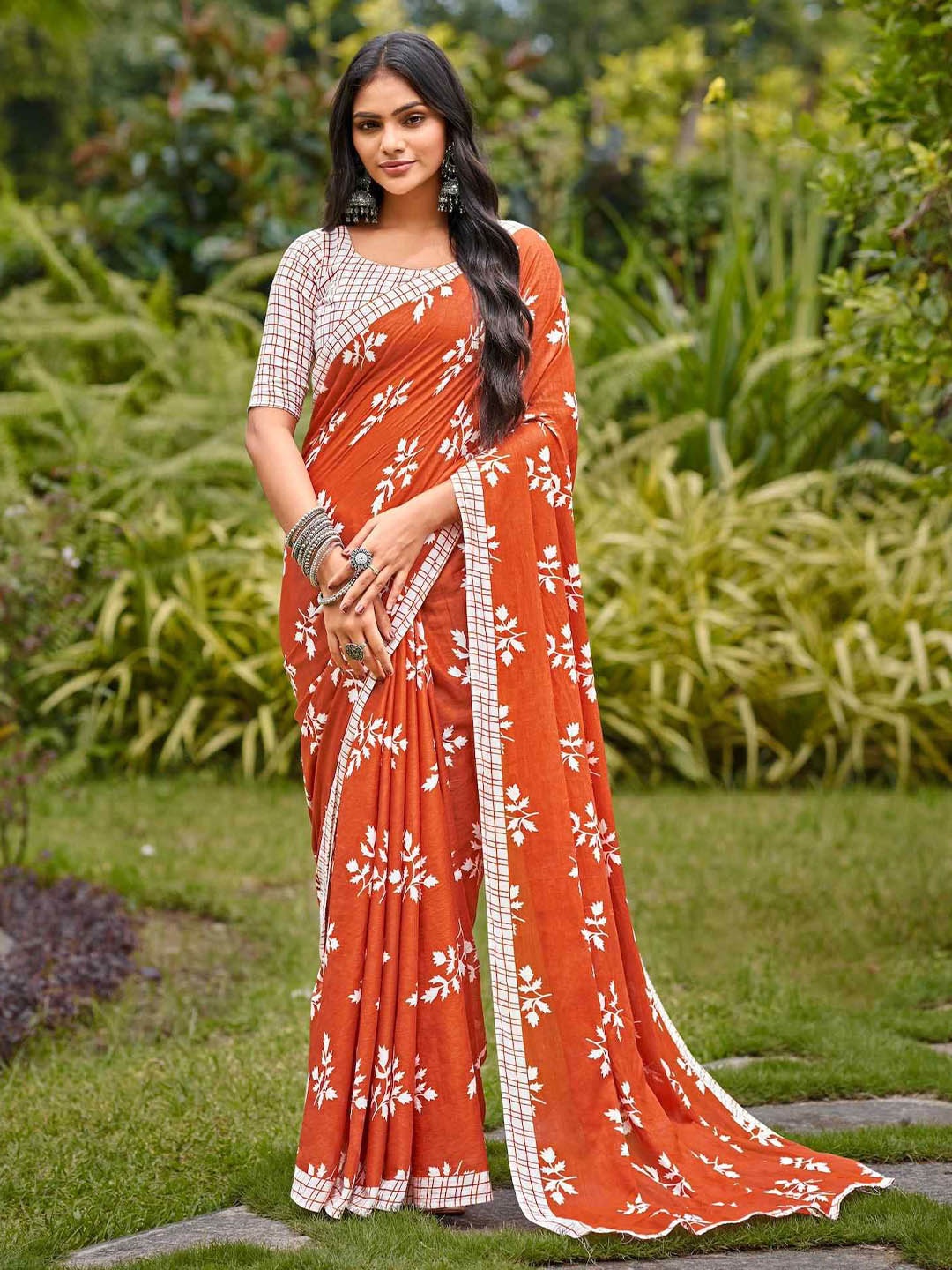

HERE&NOW Women Floral Printed Pure Cotton Bhagalpuri Saree With Blouse Piece, Orange