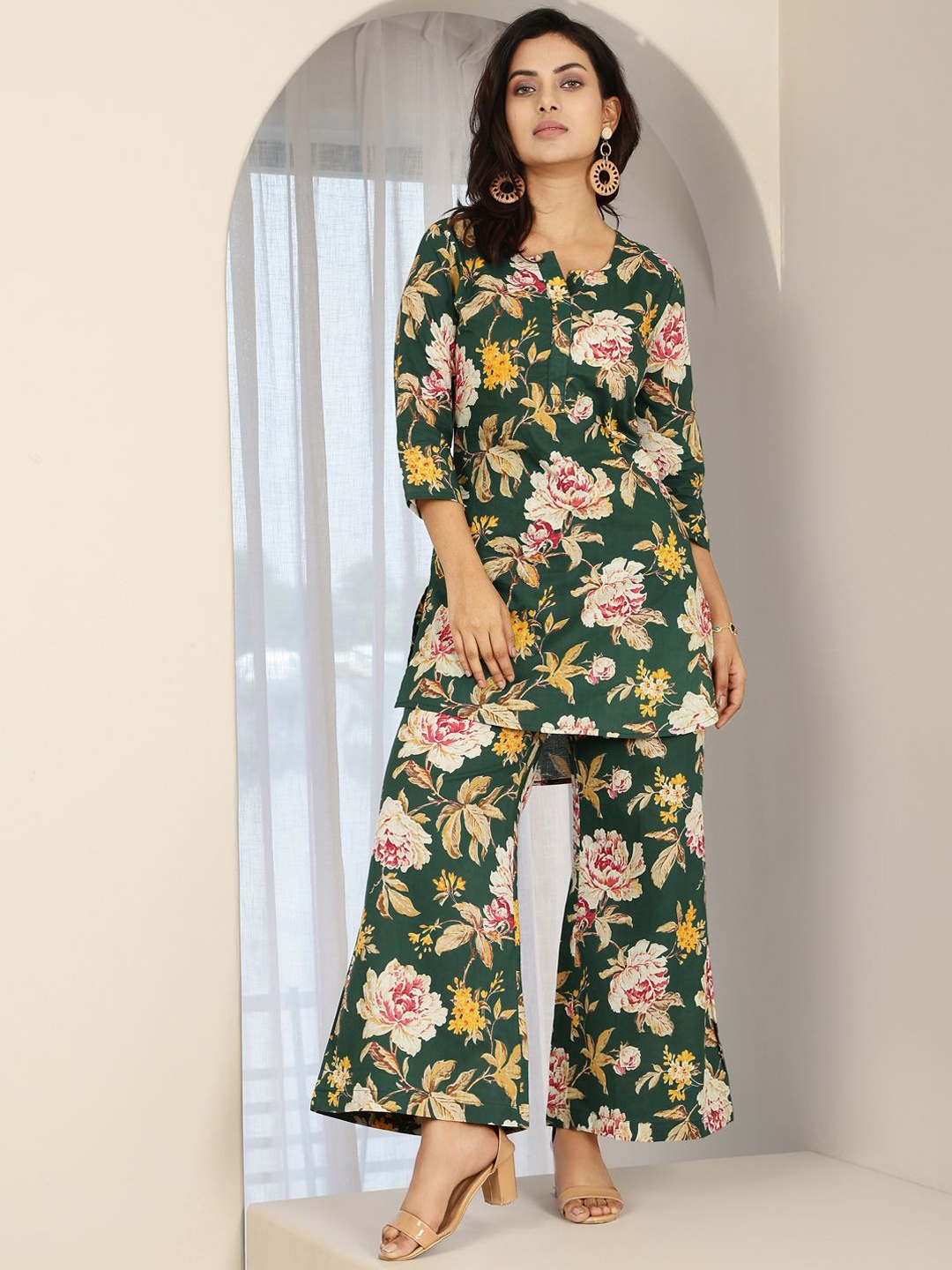 

KIMAYRA Women Floral Printed Regular Pure Cotton Kurti with Palazzos, Green
