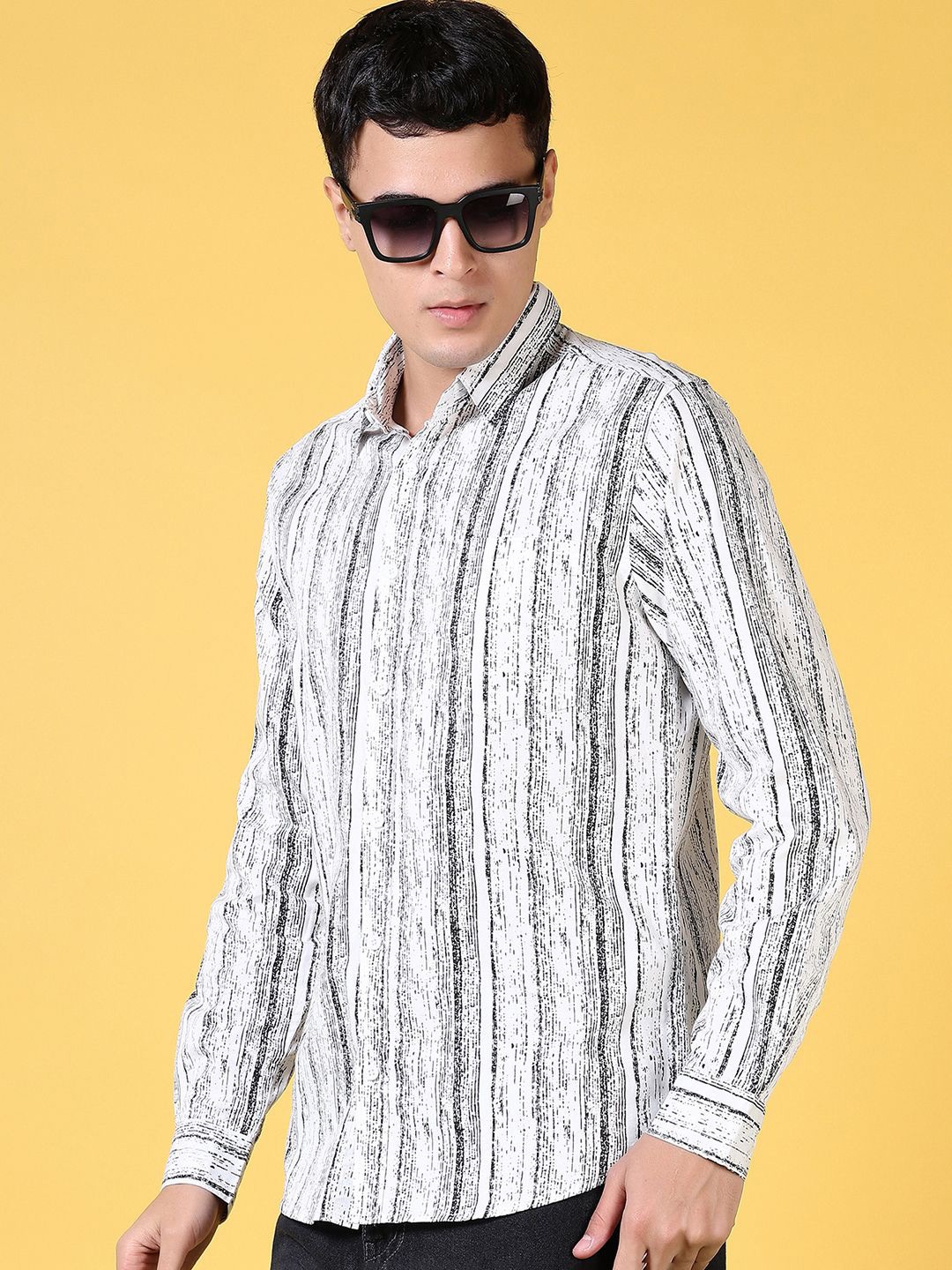 

V-Mart Men Opaque Printed Casual Shirt, Black