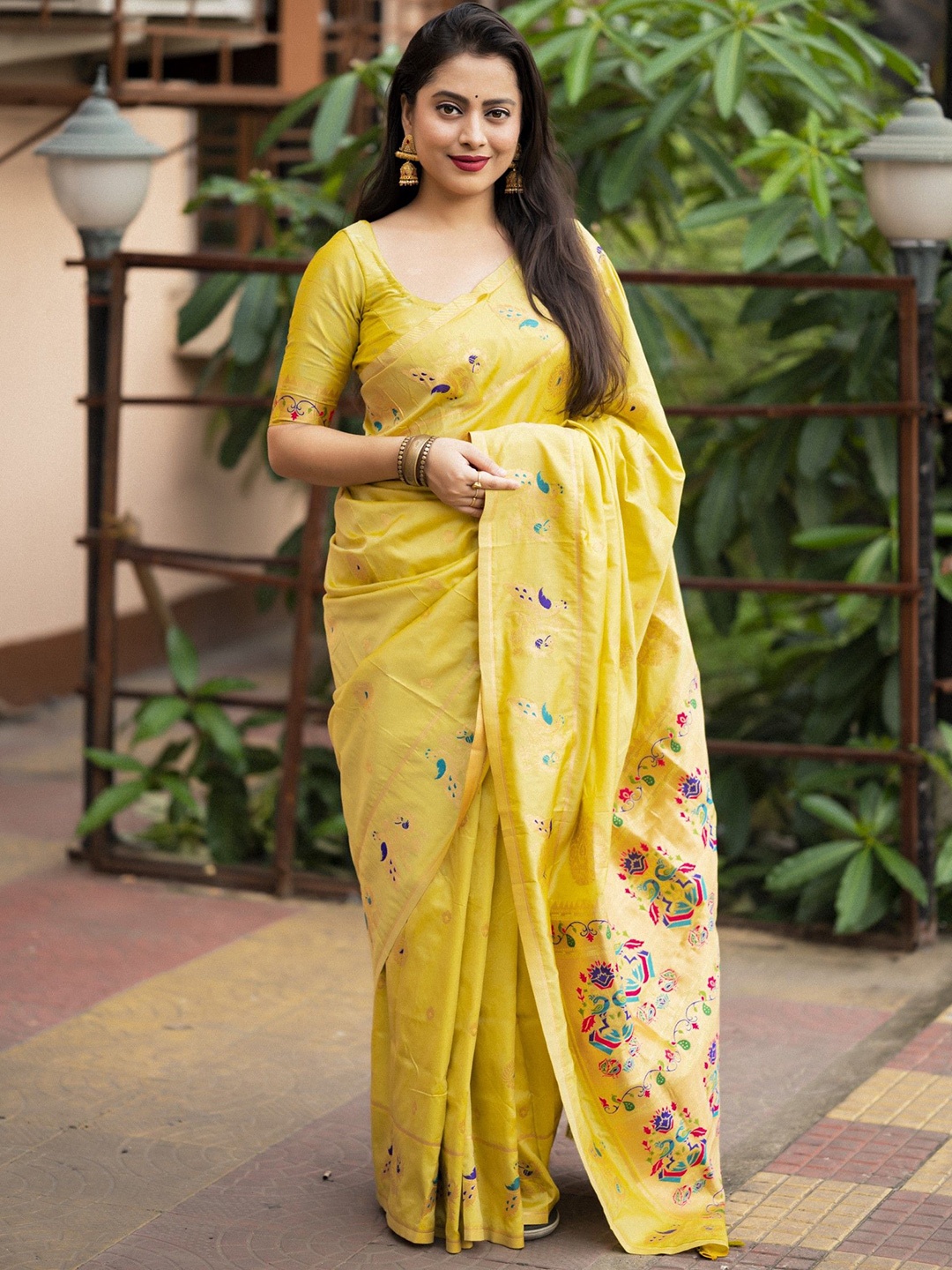 

Mitera Woven Design Zari Paithani Saree, Yellow