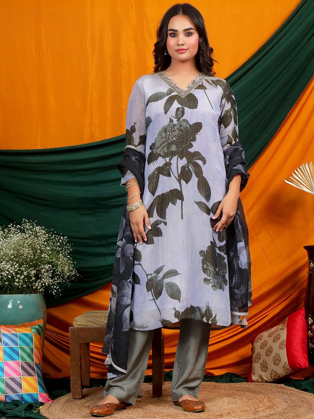 

EARTH O FAB Women Floral Printed Regular Kurti with Palazzos & With Dupatta, Lavender