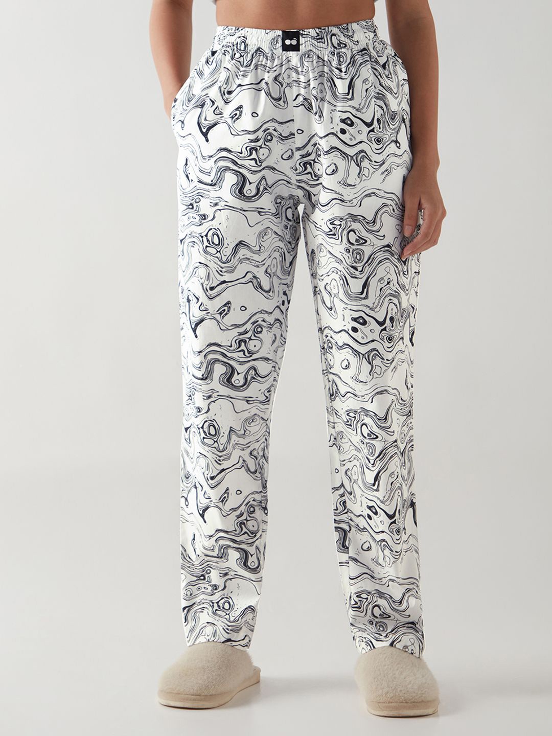 

Bewakoof Women Abstract Printed Pyjamas, White